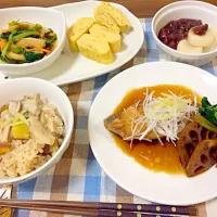 魚の煮付け
だし巻き玉子
煮浸し(ゆず風味)
さつまいものきのこの炊き込み御飯
白玉ぜんざい|Rie  Sasakiさん