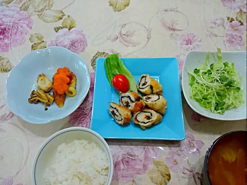 ササミの梅海苔巻き😋チクワとしめじのさっと煮😊サラダ|たえさん