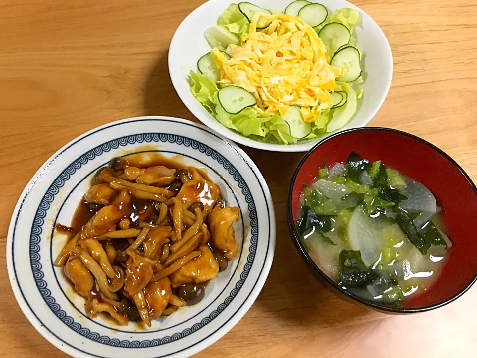 鶏とキノコのオイスターソース煮込み⭐️たまごサラダ⭐️大根のお味噌汁|ほなさん