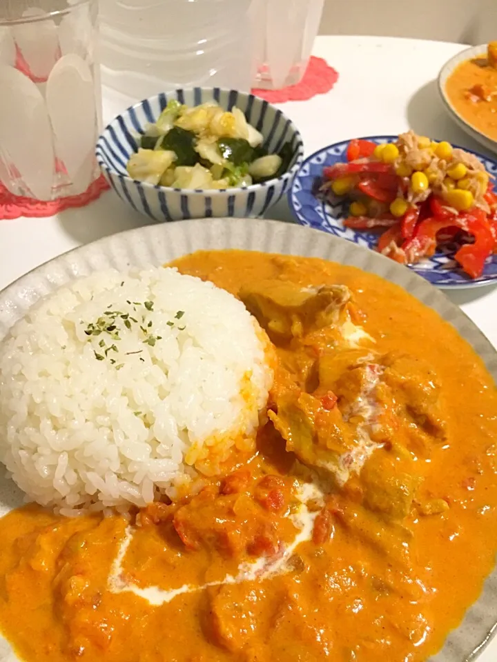 バターチキンカレー・白菜とわかめのサラダ・パプリカとシーチキンのマリネ|ちいこさん