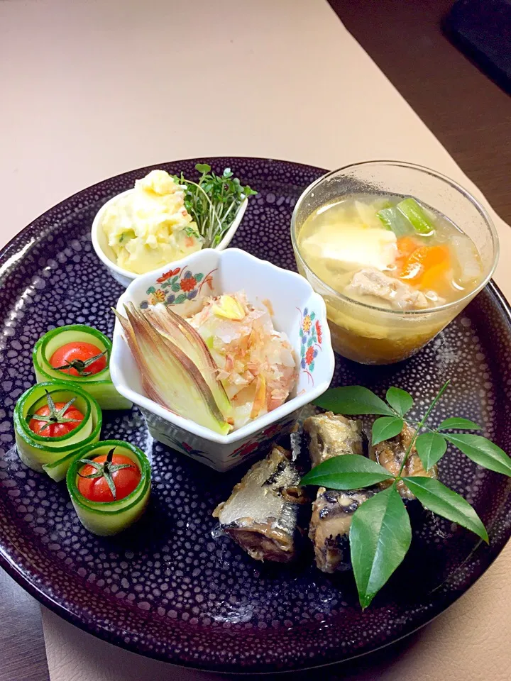 和食 秋刀魚角煮 冷奴茗荷添え 豚汁
ポテトサラダ|shokohanさん