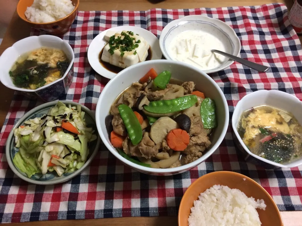 夕食(煮物、塩昆布とキャベツの和え物、卵スープ、冷や奴)|ハイさん