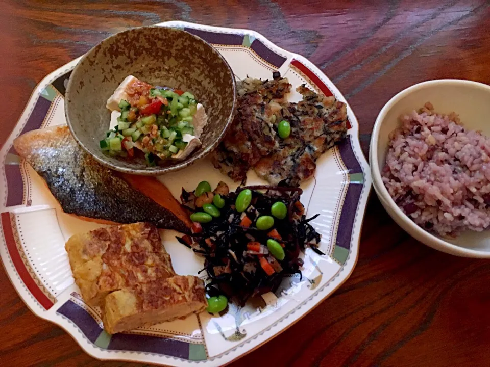 ひじき
ひじきと豆腐のお焼き的な
卵焼き
焼きシャケ
豆腐 味噌ダレ|maayoさん