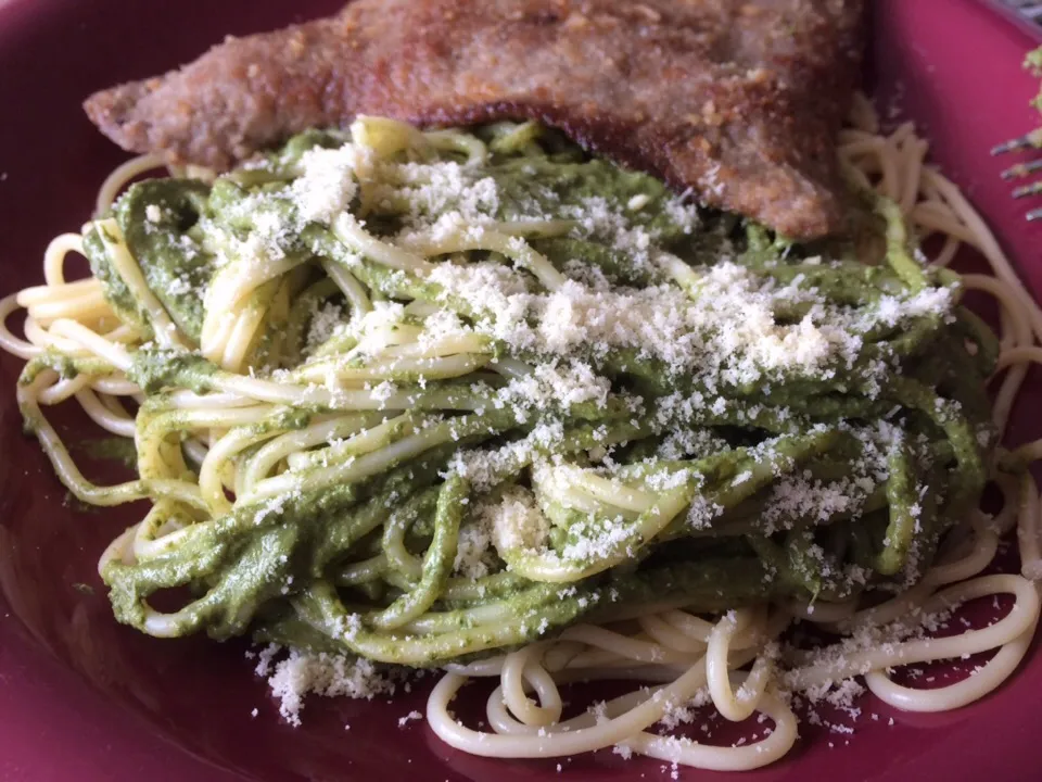 Tallarín al pesto con milanesa de carne|Justo Romeroさん