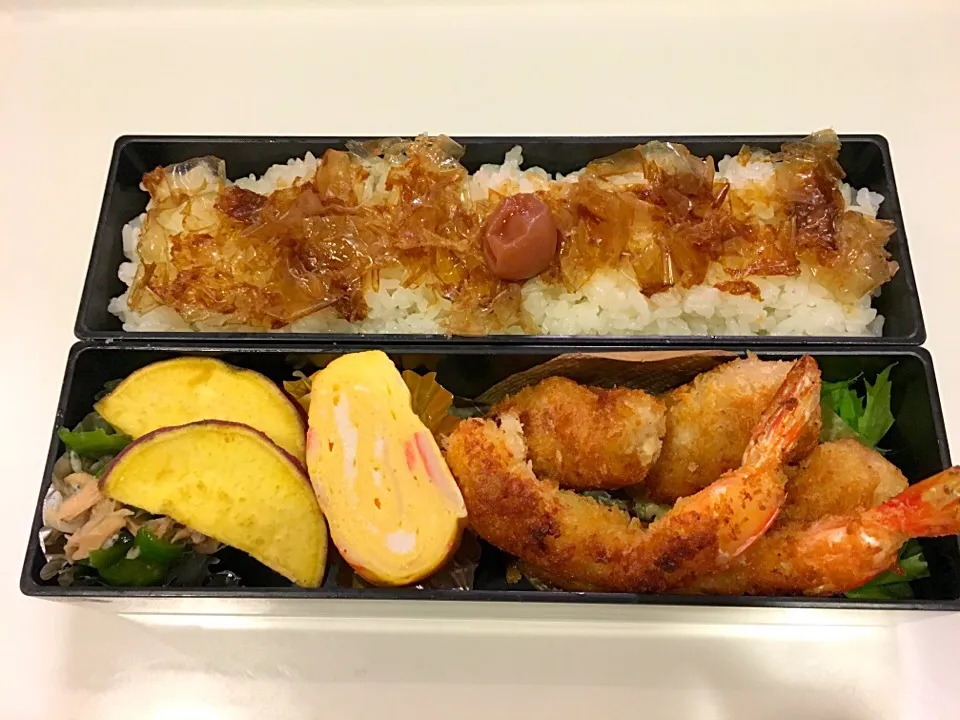 エビフライとチーズ豚カツのお弁当。|Chiharuさん