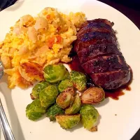 Snapdishの料理写真:Duck breast. Brussel sprouts. Homemade macaroni and cheese.|ThaVirgo86さん