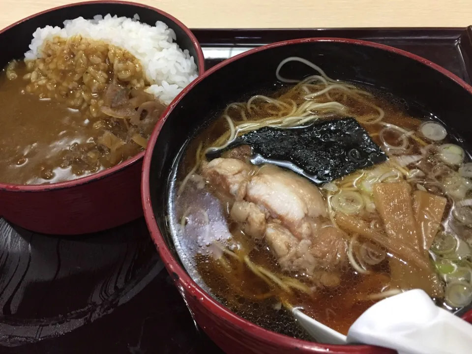 Snapdishの料理写真:そば屋のカレーとラーメン|まさとさん