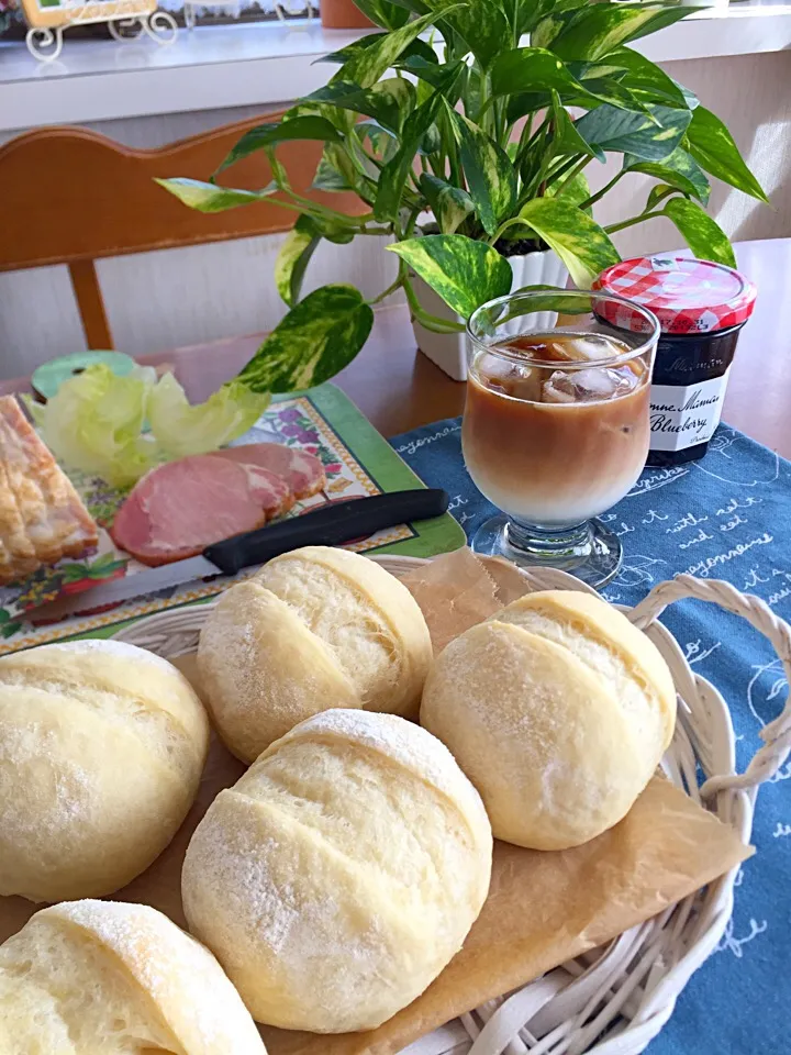 アイスラテと白パン
自家製酵母ストレート法|Miki (^_−)−☆さん