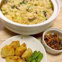 Snapdishの料理写真:昨日の晩御飯
＊大根と鯖の土鍋ご飯
＊里芋の唐揚げ
＊昆布の煮物|＊ココット＊さん