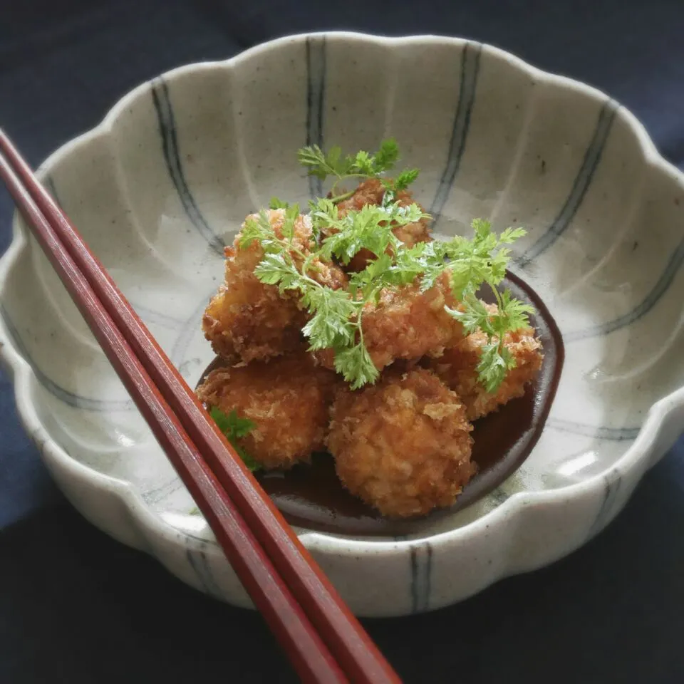 マッシュルームと人参のカツを赤ワイン味噌ソースで|まちまちこさん