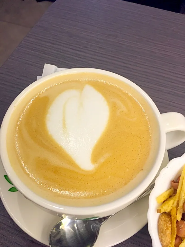 Caffe latte at infinitea|Ryn B Camzさん