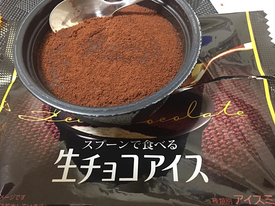 スプーンで食べる生チョコアイス|たぁちさん