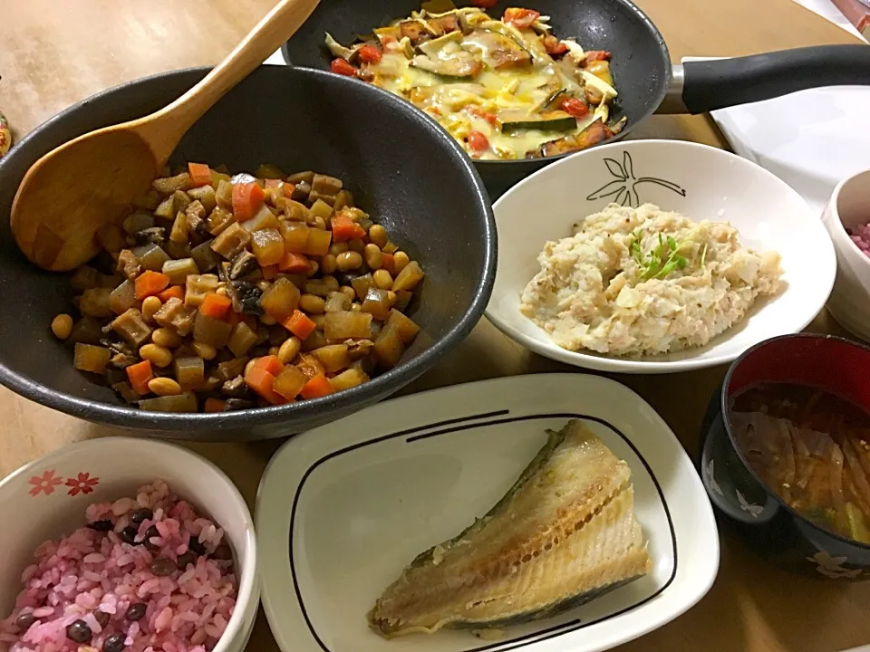 Snapdishの料理写真:長芋ポテトサラダ、千石黒大豆ご飯(梅酢入り)、七目豆|横井朱里さん