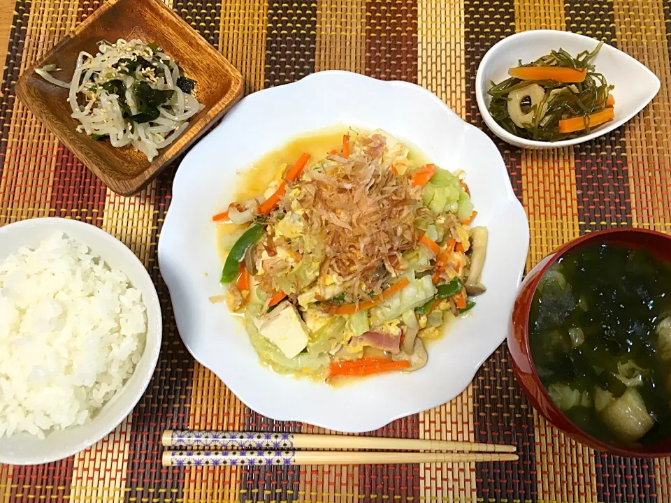 ♡夜ごはん〜白ゴーヤチャンプルー、昆布の煮物、もやしとわかめと韓国のりのナムル、お味噌汁〜♡|miyuさん