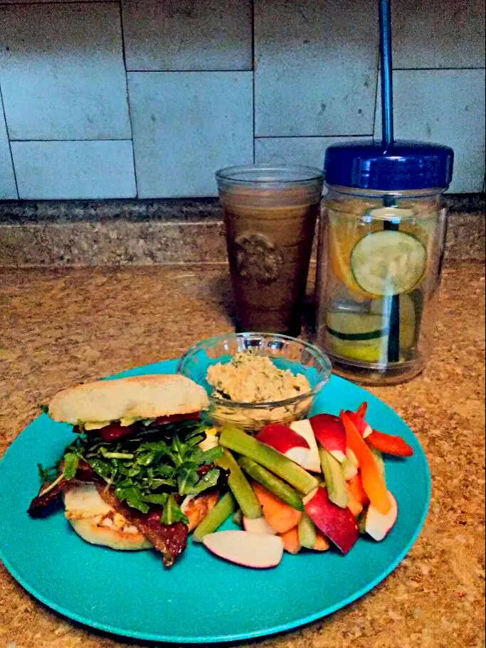 Breakfast BLTA (Bacon, Lettuce, Tomato & Avocado) on English Muffin with Assorted Vegetables and Hummus.|bethさん