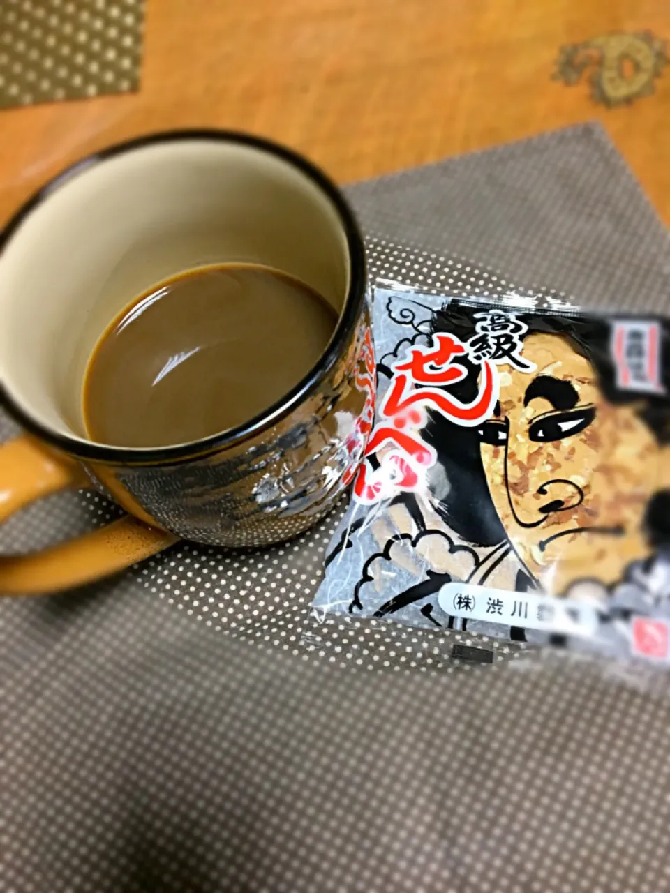 朝コーヒーと青森せんべ。
すっかり寒くなりました…|renharuruさん