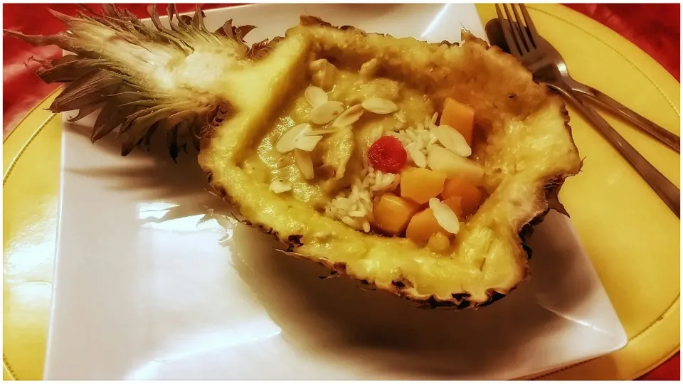 Snapdishの料理写真:selfmade - Riz Casimir - chicken curry 
with rice, served in a  fresh ananas🍍 

 #curry #riz casimir #Chicken  #Rice|Najeskaさん