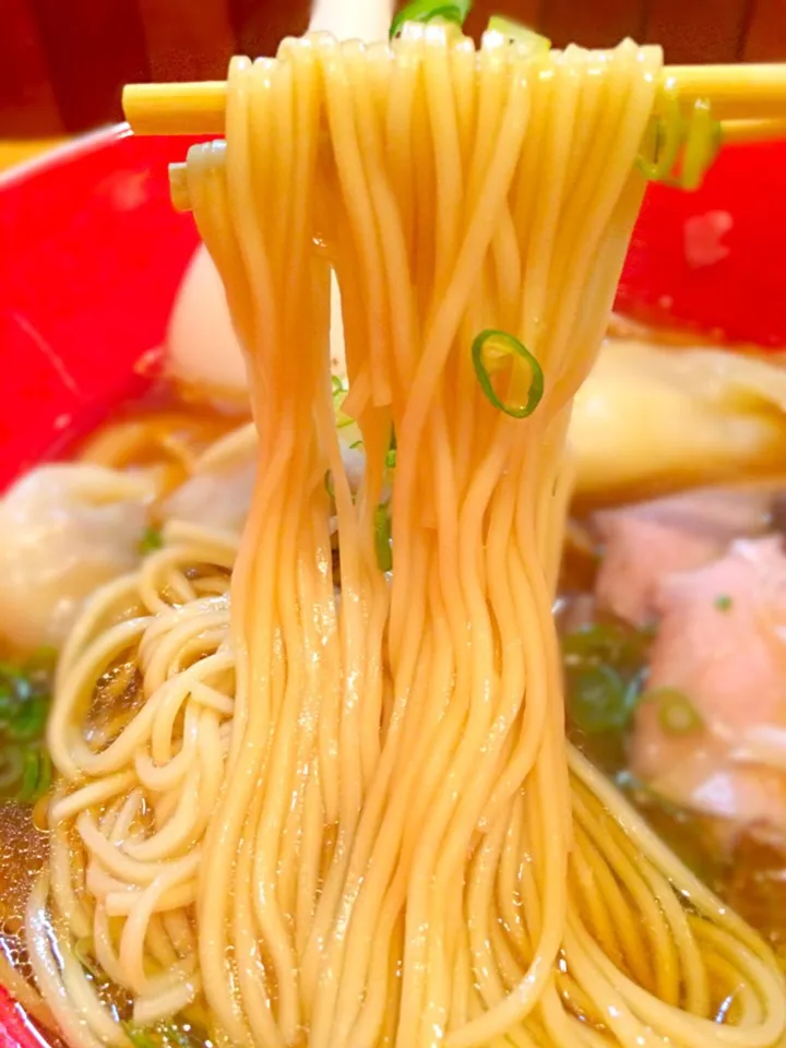 Snapdishの料理写真:ワンタン醤油Soabの麺@Japanese Soba Noodles 蔦|morimi32さん