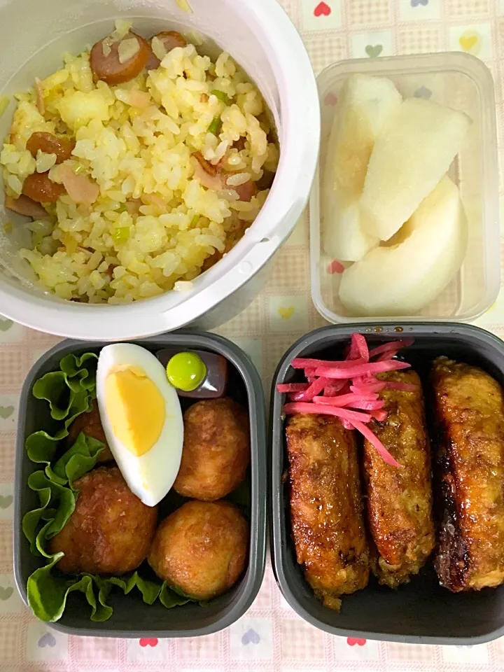 Snapdishの料理写真:10月7日
息子弁当
鶏ひき肉のつくね風バーグ
チキンナゲット
梨
チャーハン|オリーブさん