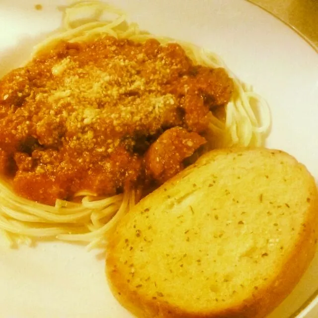 pasta time  _with my  famous  spaghetti  with par /chez  + ♡ garlic  bread|Carolyn Sincere Marshallさん