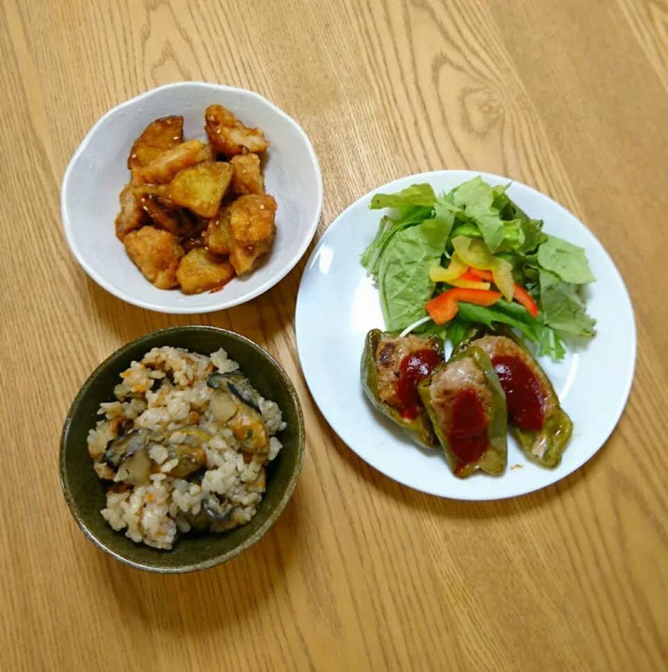 Snapdishの料理写真:『昨日の晩ごはん 蓮根とさつまいものデリ風&ピーマンの肉詰め』|seri-chanさん