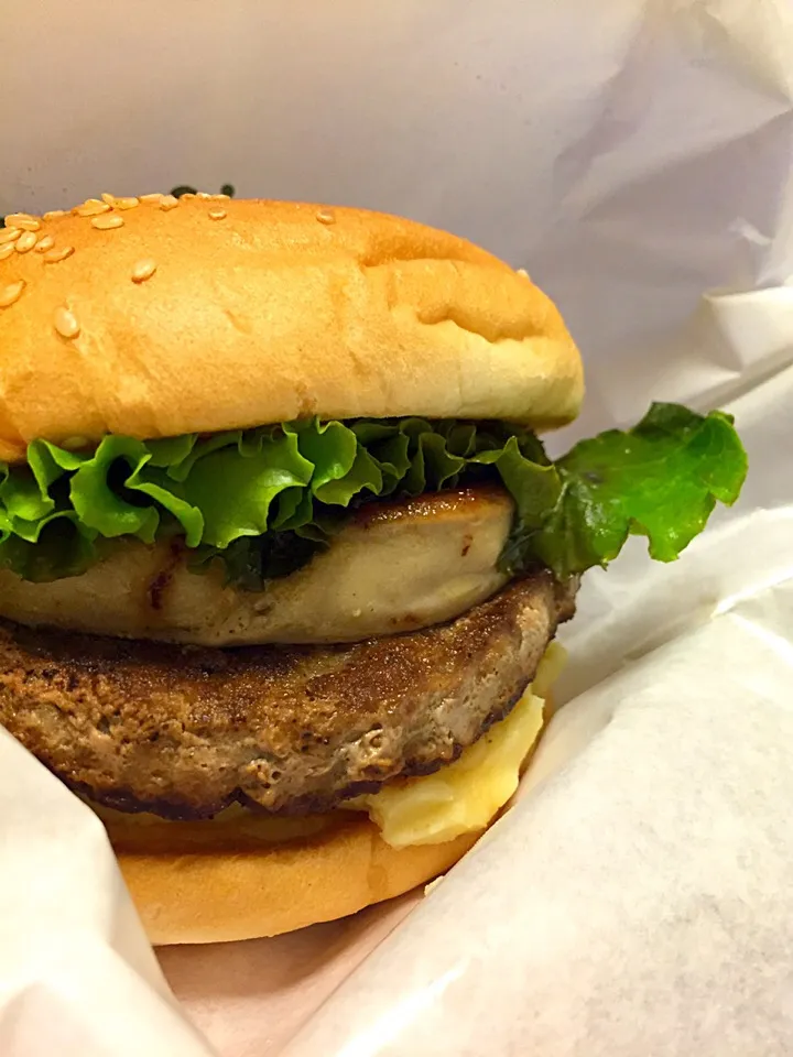 3万食限定 フレッシュネスバーガー クラシックフォワグラバーガー🍔|Takaki Sasakiさん