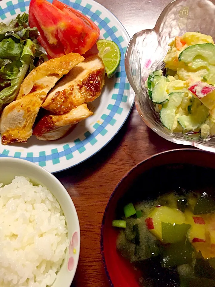 ムネ鷄の塩麹漬け焼き 🍎入りポテトサラダ サツマイモの味噌汁|掛谷節子さん