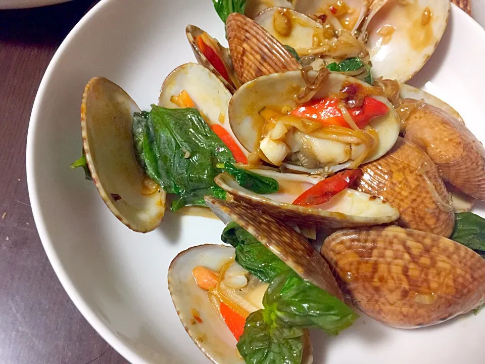 Red clams basil sauce|yeni kartikasariさん