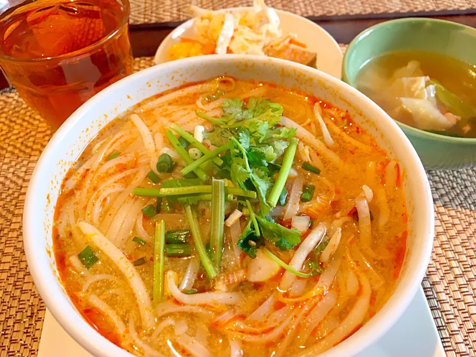 ก๋วยเตี๋ยวต้มยำกุ้ง トムヤムクン・ラーメン🍜@ที่ญี่ปุ่น ร้าน BluePapaya ブルーパパイア|akiさん