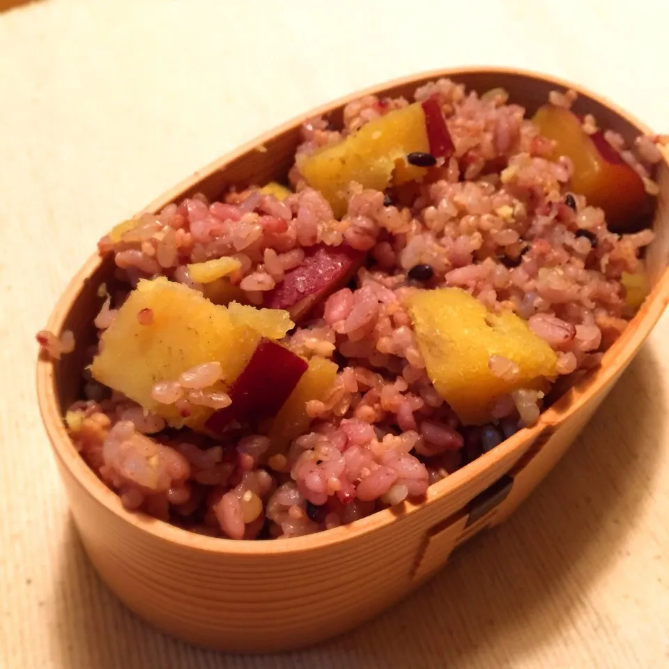 Snapdishの料理写真:曲げわっぱ弁当☆さつまいもごはん🍠🍚|エノーラさん