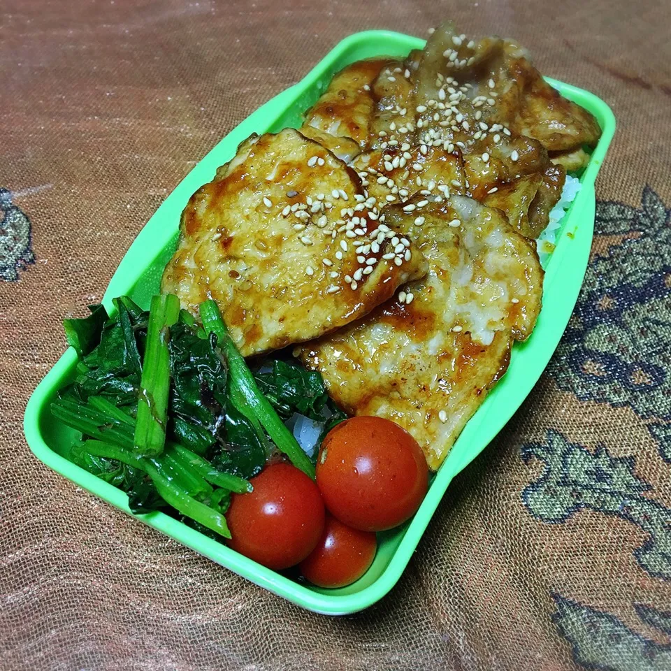 Snapdishの料理写真:今日のお弁当〜♬
焼き豚丼弁当(*'ω'*)
今日もお仕事頑張って〜♪(´ε｀ )|renharuruさん