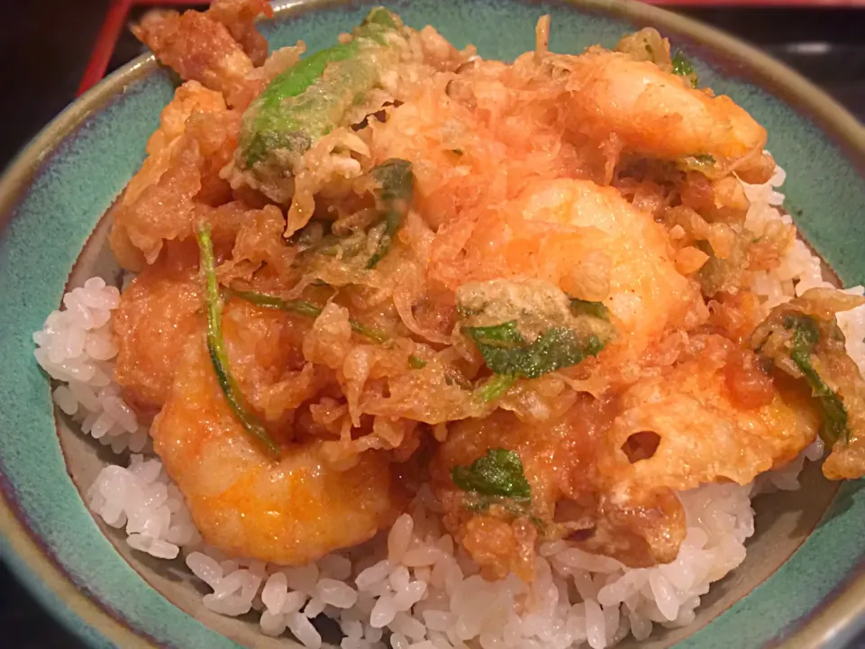 Snapdishの料理写真:胡麻油で揚げたかき揚げ丼|Nov Sanさん