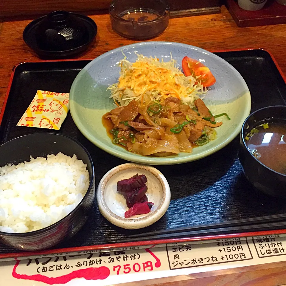 Snapdishの料理写真:豚の生姜焼き定食*\(^o^)/*|すかラインさん