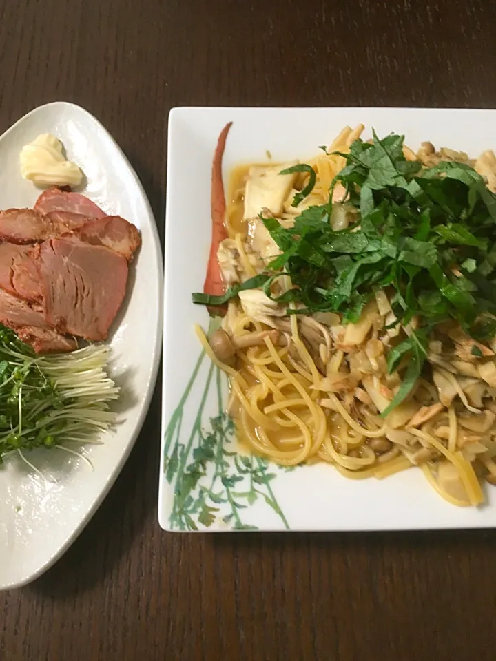 Snapdishの料理写真:きのこのパスタ 焼き豚|やすこさん