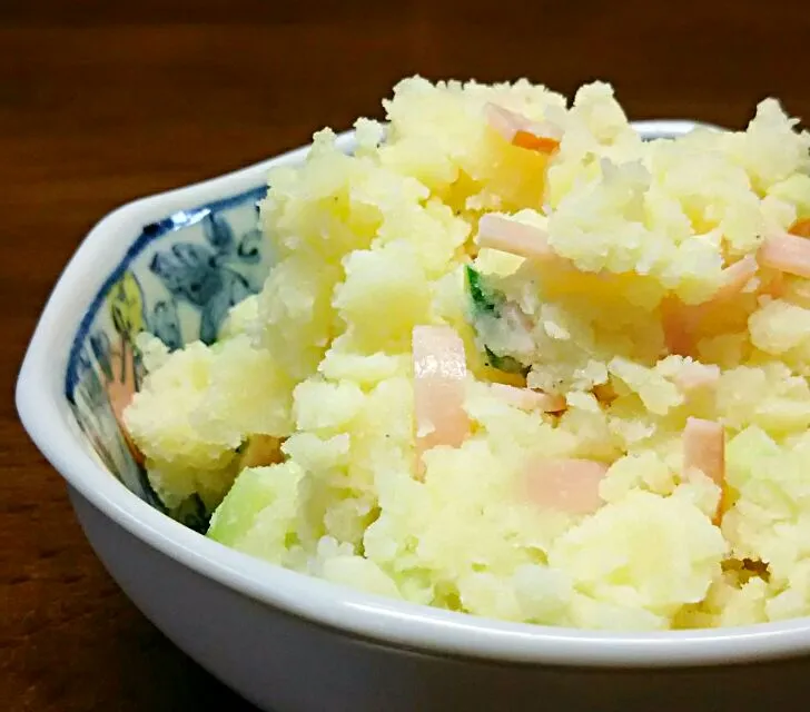 ポテトサラダ😋
すだちをきかせてあっさり(具も少ない😅)|あらいぐまのしっぽさん