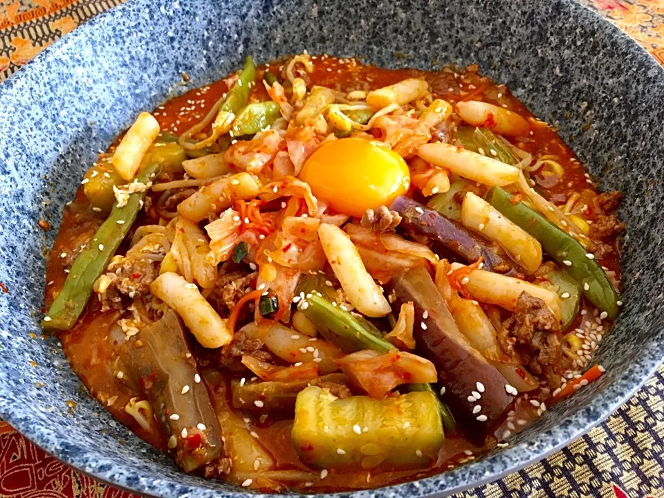 挽き肉、トッポギ、キムチ、たっぷり野菜のコチュジャン炒め煮🇰🇷１０分で１パン主食入り！|ふかرさん