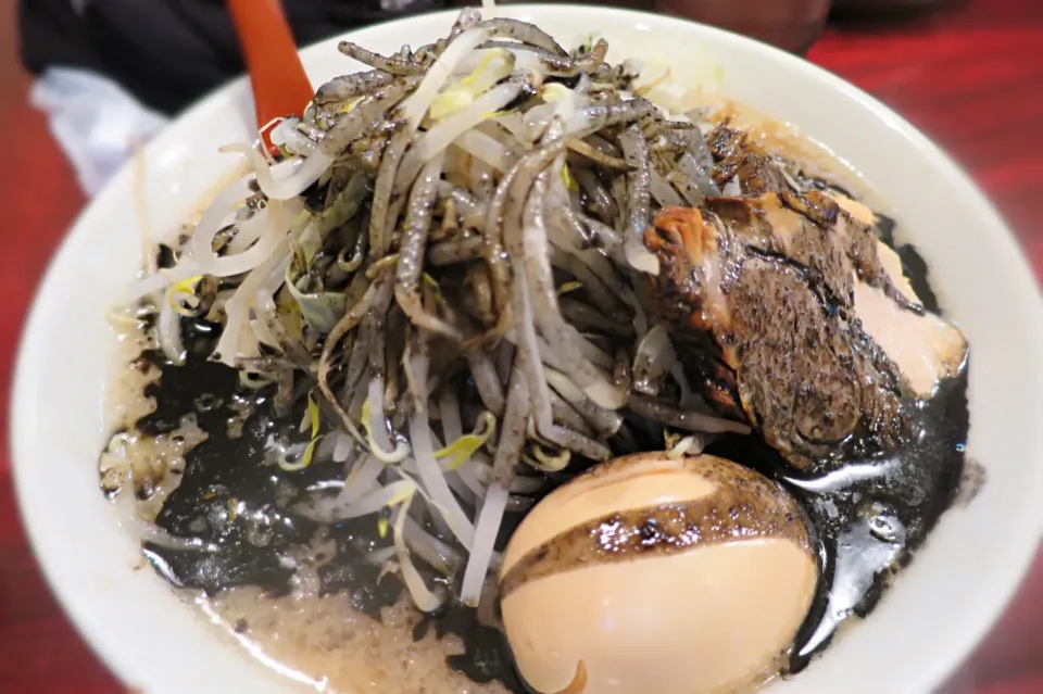 初ラー黒 味玉トッピング@ゴリラーメン 大宮|Mickeeさん