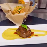 Braised beef short rib, acorn squash and potato chips|Aaron Coxさん