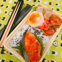 Snapdishの料理写真:🍙ごま塩ご飯
🍙焼鮭
🍙焼きそば
🍙チーズinはんぺん
🍙豚肉のチーズ巻き|pindoraさん