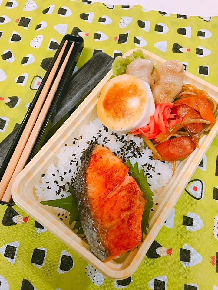 🍙ごま塩ご飯
🍙焼鮭
🍙焼きそば
🍙チーズinはんぺん
🍙豚肉のチーズ巻き|pindoraさん