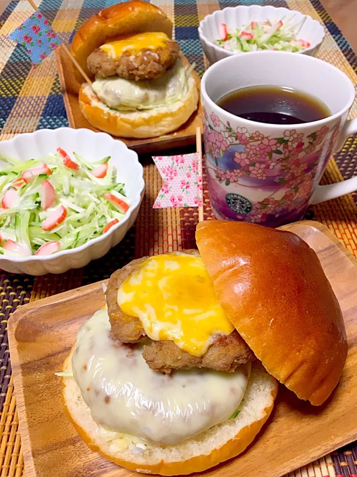 ♡ダブルチーズバーガーとコーヒーでモーニング◡̈♥︎|miyuさん