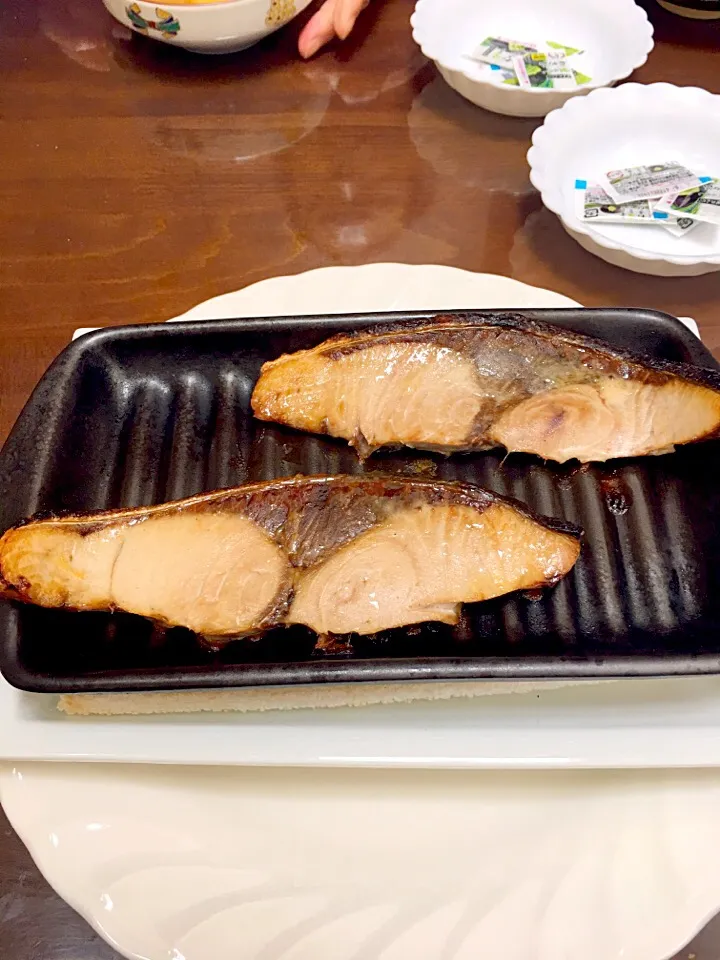 今回は鰤は照り焼きをやめて塩焼きにしてみました|takamuraさん