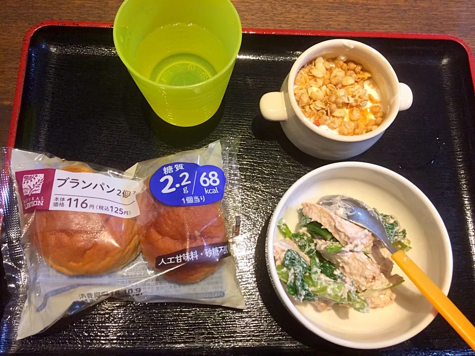 Snapdishの料理写真:ＬＯＣＡＢＯ朝ごはん（ブランパン、小松菜と厚揚げの胡桃マヨネーズ和え、ヨーグルトのフルグラ＆アガベシロップがけ、アーユルヴェーダの白湯）|うさぱんださん