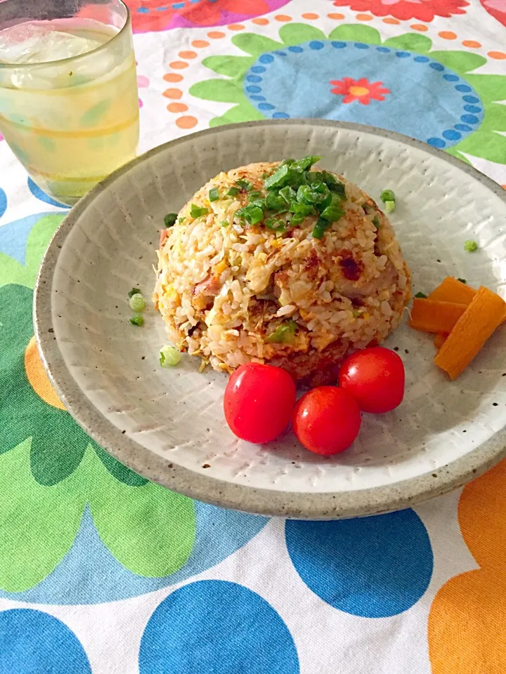 残り物ぶっ込み炒飯でお一人様ランチ🎵✨ﾌﾌﾌｰﾝ♪(◉ε◉*)|さくたえさん