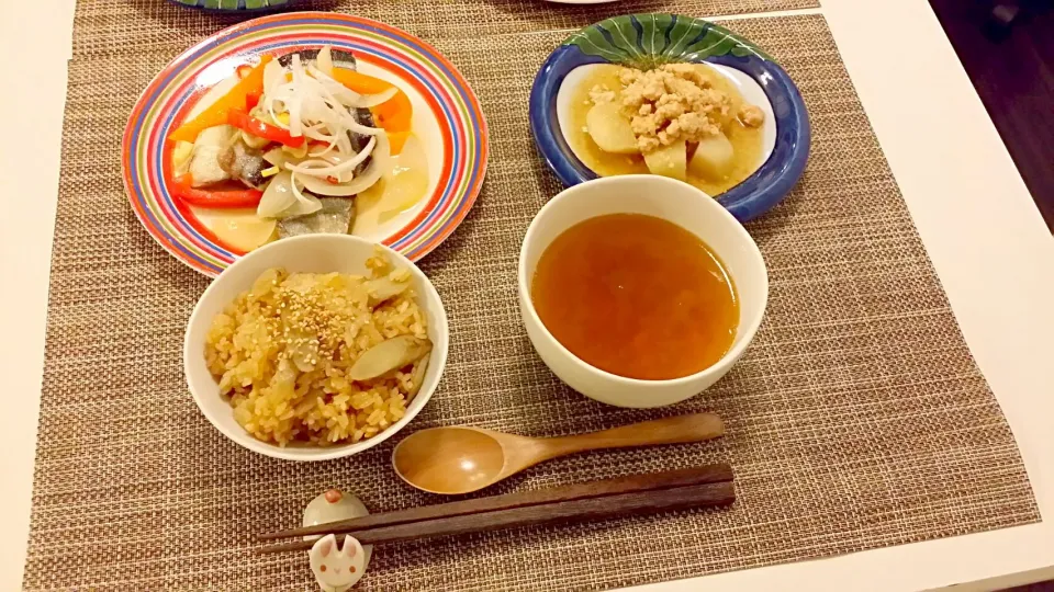 Snapdishの料理写真:今日の夕食　さんまの南蛮、かぶのそぼろ煮、ごぼうの炊き込みご飯、酸辣湯|pinknari🐰🌈さん