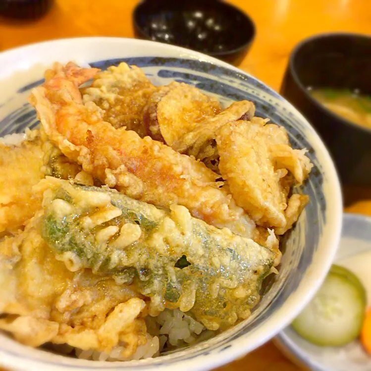 夜は久しぶりにさしみやで天丼、いただきまーす♪|ASuzukiさん