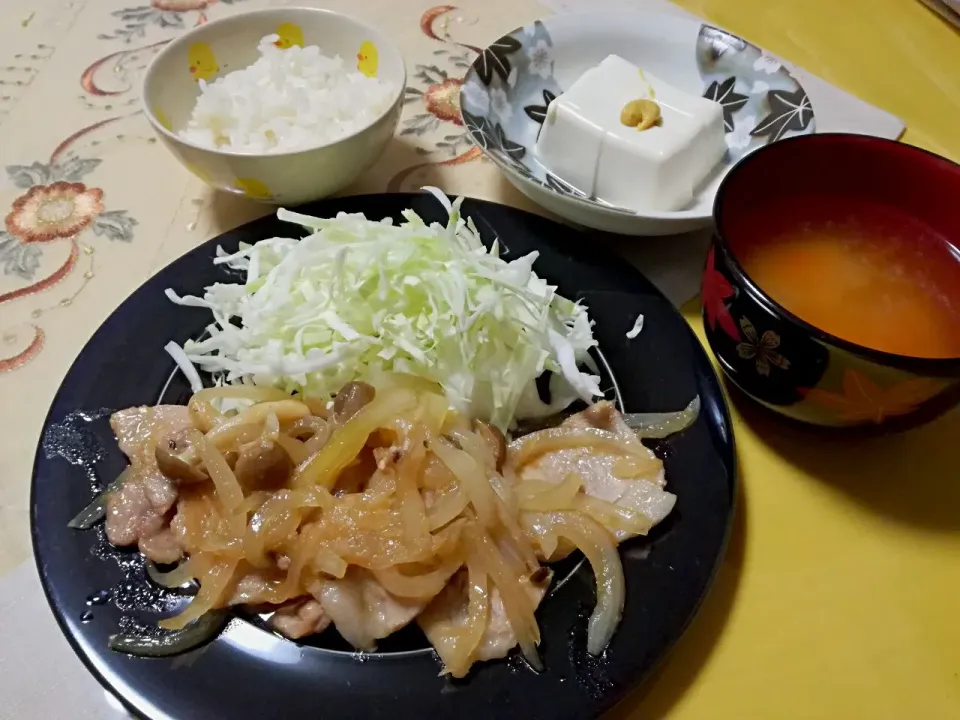 今日の晩ごはんは
豚のしょうが焼き🐷|korinoさん