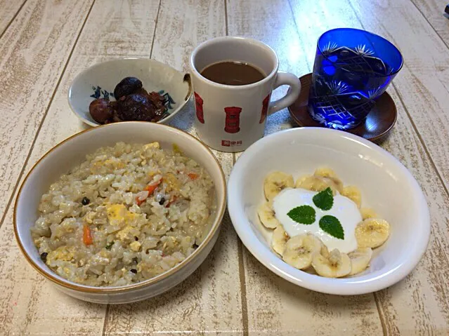 今日の男飯(⌒-⌒; )朝ごはんバージョン♫昨夜食べきれなかったちゃんこ煮込みラーメンおじやandバナナヨーグルトand栗の渋皮煮♫|ひーちゃんさん