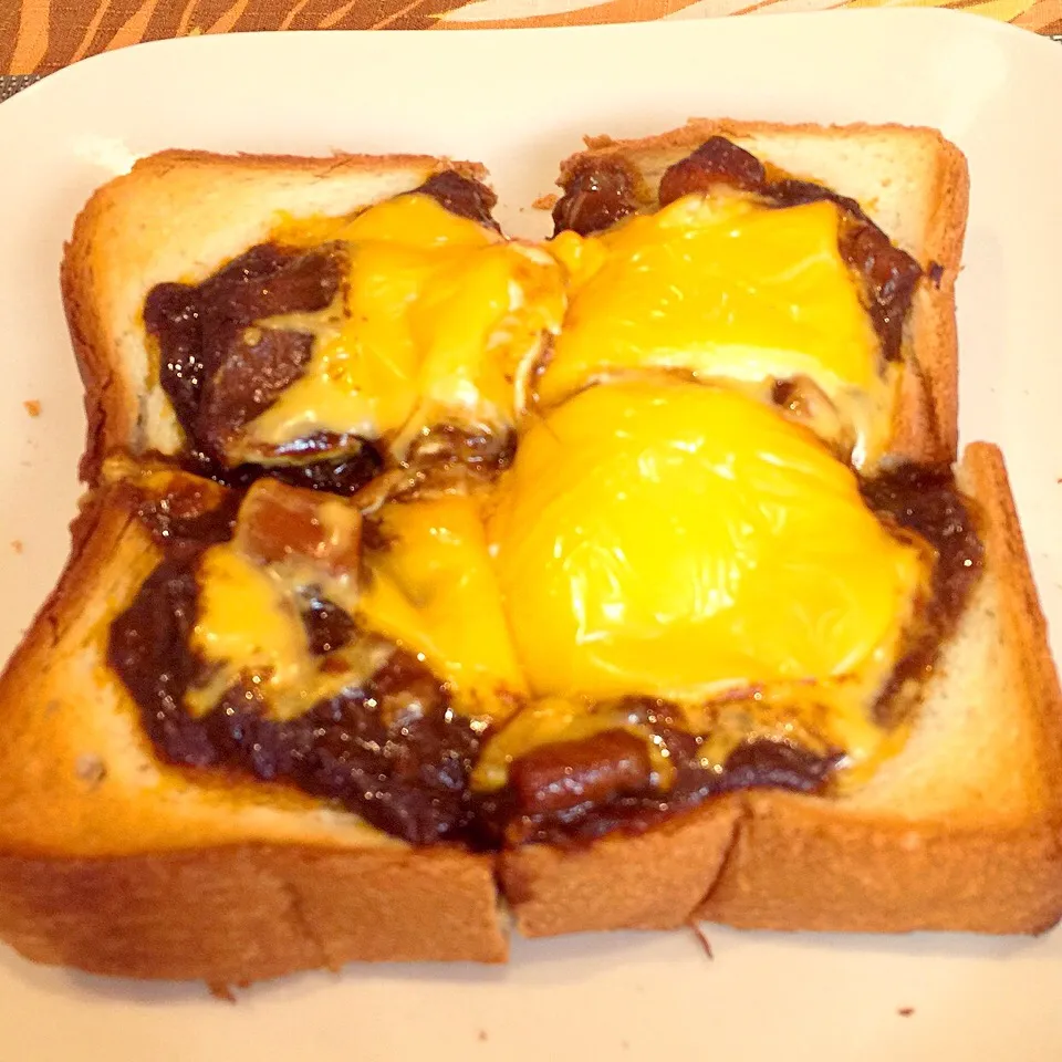 Snapdishの料理写真:朝食はカレーチーズトースト🍞☕️   #カレーの翌朝は #リメイク#カレー #ミルフィーユチーズ #フィラデルフィア #切る前に写真撮れば良かった #アグリー|lazy104さん