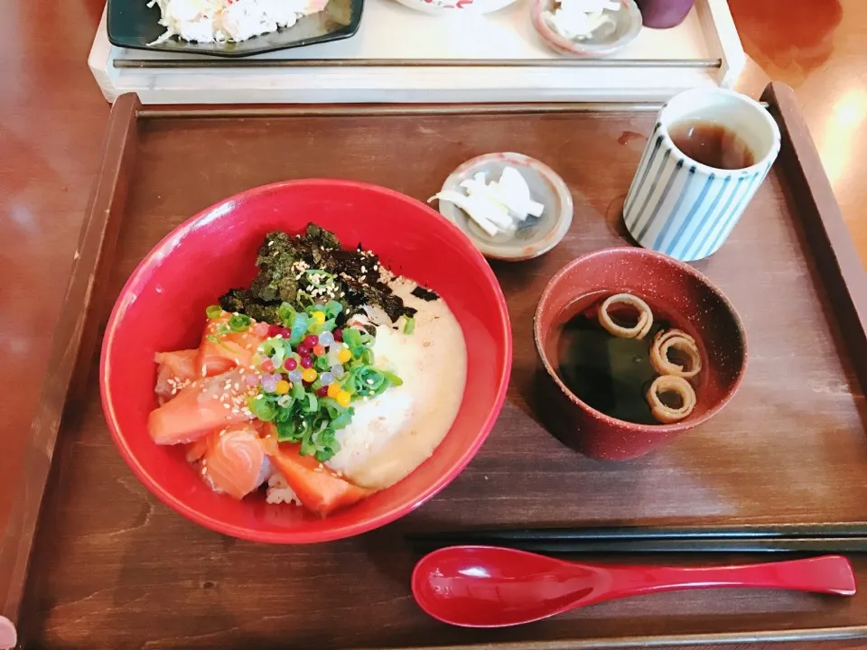 サーモン&とろろの丼|ちゃみこさん